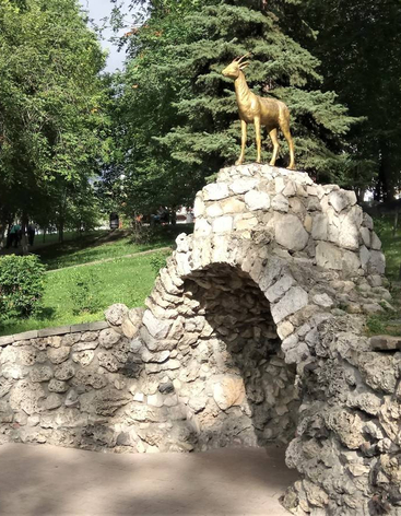 Грот с водопадом