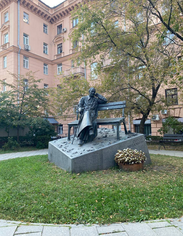 Памятник Сергею Михалкову