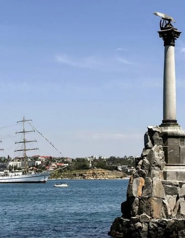 Памятник затопленным кораблям