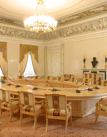 Константиновский дворец