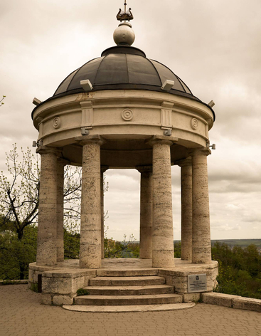 Эммануэлевский парк и беседка Эолова арфа