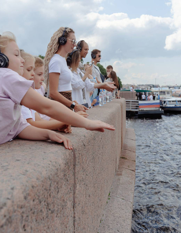 Спуск со львами