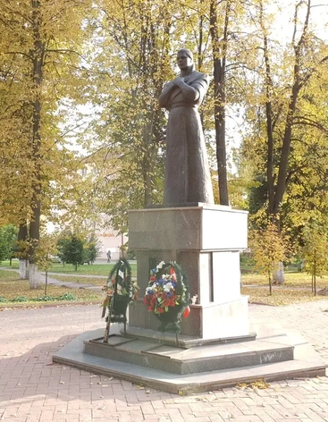Памятник рабочим Стекольного завода, погибшим при авианалёте