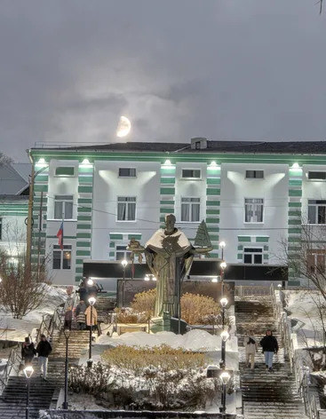 Памятник Николаю Мирликийскому