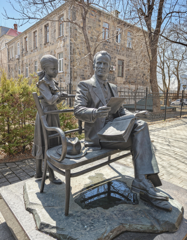 Памятник Владимиру Клавдиевичу Арсеньеву