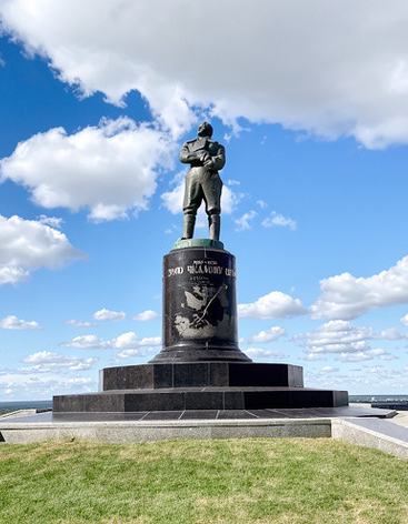 Памятник В.П.Чкалову