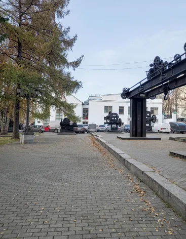 Набережная исторического сквера