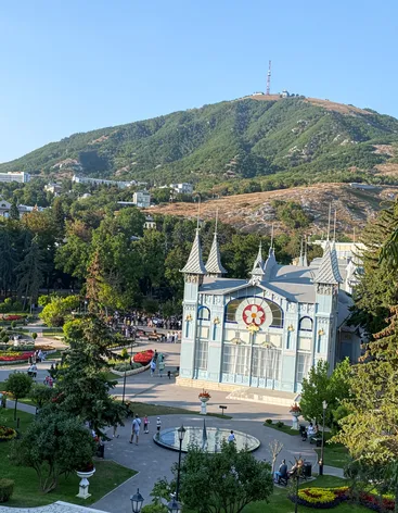 Лермонтовская галерея и гора Машук