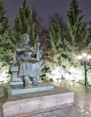 Парковка у памятника Юрию Долгорукому