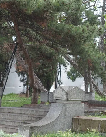 Памятный знак в честь 200 летия основания Севастополя