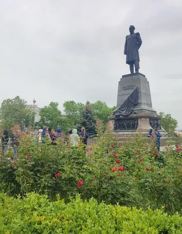 Памятник флотоводцу, адмиралу Павлу Нахимову