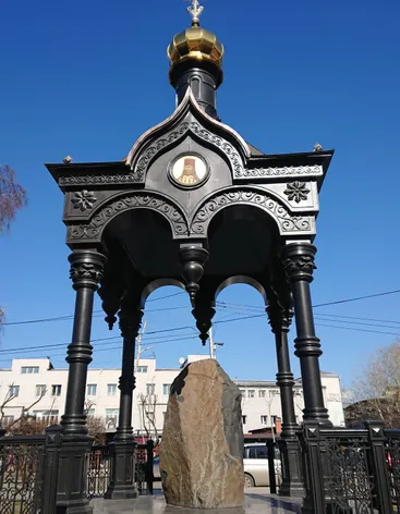 Спасская церковь. Памятник основателям