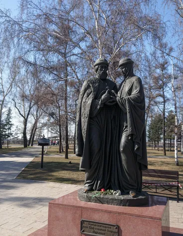 Памятник Петру и Февронии