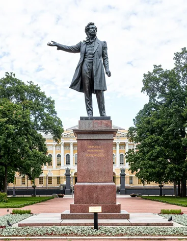 Площадь искусств