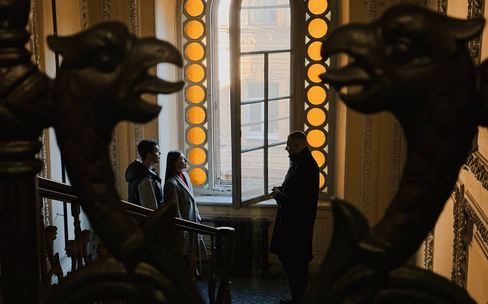 От парадных до стрит-арта: по знаковым местам Петербурга на авто премиум-класса