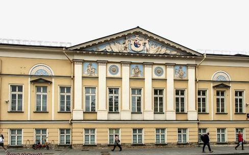 Из Кремля в заграничные места, от дворца до крыльца