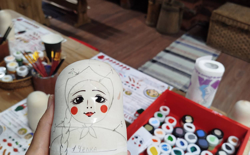 Мастер-класс по росписи матрёшки с чаепитием в музее «Изба-Забава»