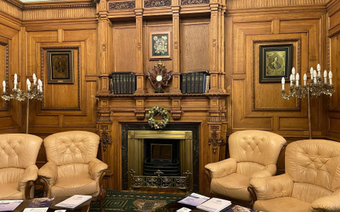 Особняк Барятинских: Дворец Великой Княгини Ольги Александровны. Фасад и изнанка