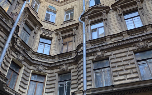 За парадным фасадом: тайны петербургских дворов