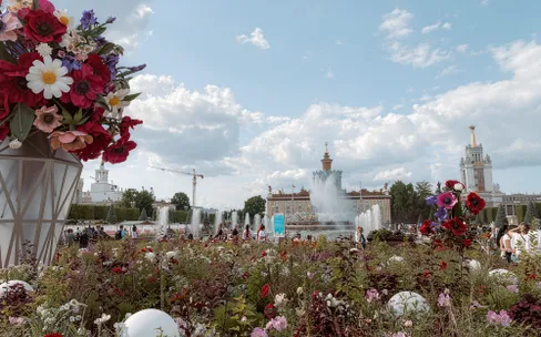 От «Золотых колосьев» до «Космоса»: парад планет ВДНХ