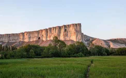 Лавандовые поля в Крыму: Бахчисарай, пещерный город Качи-Кальон, скала Белая