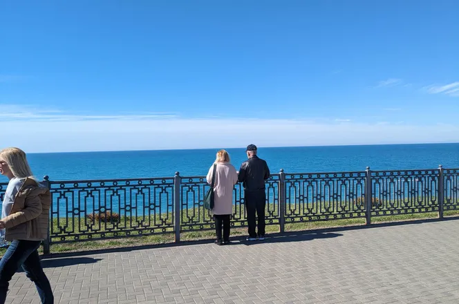 По Анапе с гидом в шляпе