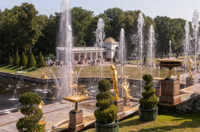 Петергоф с Большим дворцом, Малым музеем и Нижним парком