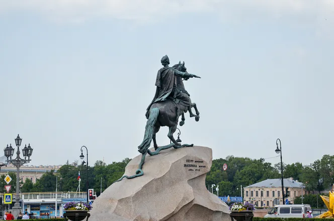 Обзорная экскурсия по Петербургу с Исаакиевским собором и посещением Эрмитажа