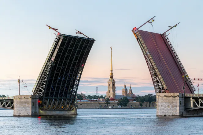Ночная экскурсия по городу: разводные мосты