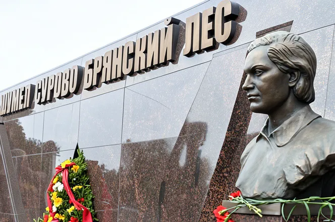 Первый в России мемориальный комплекс «Партизанская поляна» под Брянском