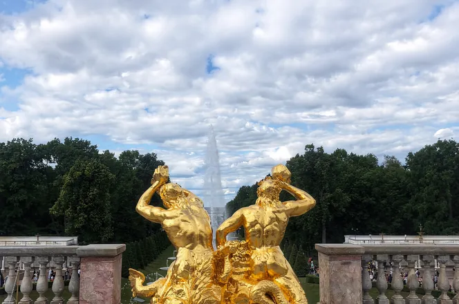 Вперёд к фонтанам Петергофа!