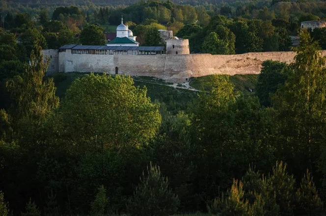Автобусная экскурсия из Пскова в Изборск и Печоры