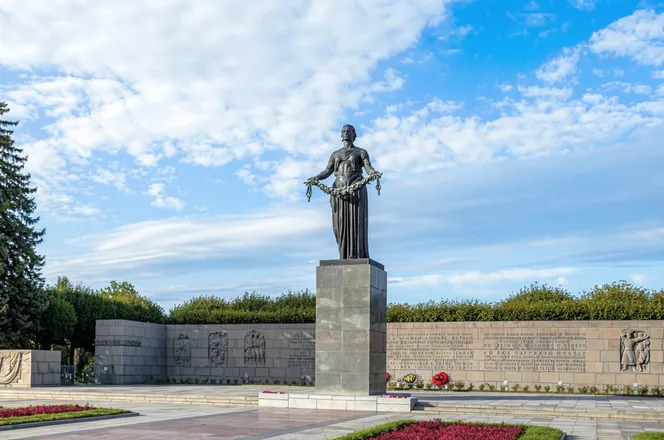Мемориальные места блокадного Ленинграда с посещением Пискарёвского кладбища