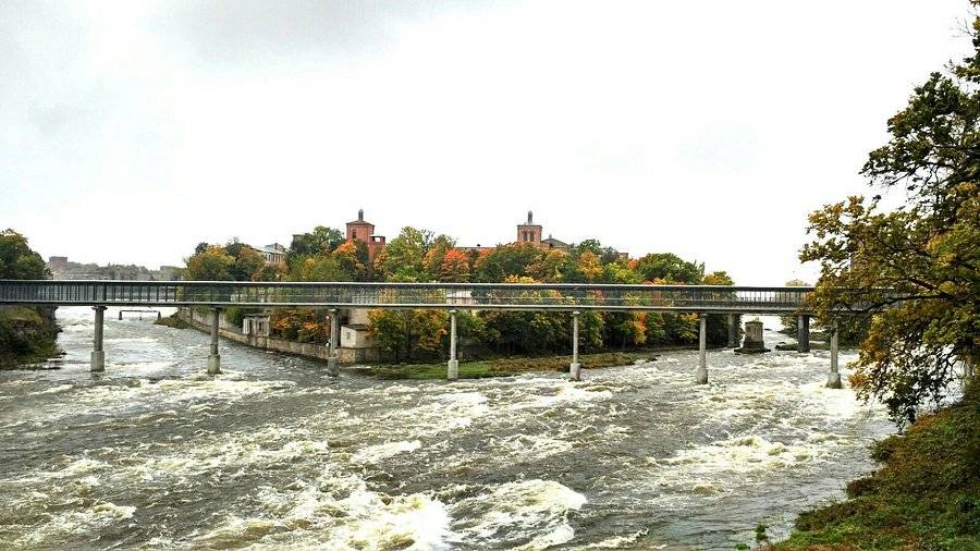 Обложка места Смотровая площадка «Нарвские водопады»