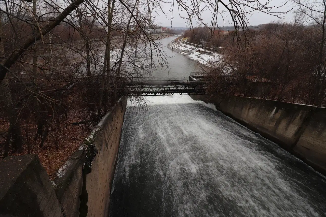 Обложка места Плотина Нытвенского пруда
