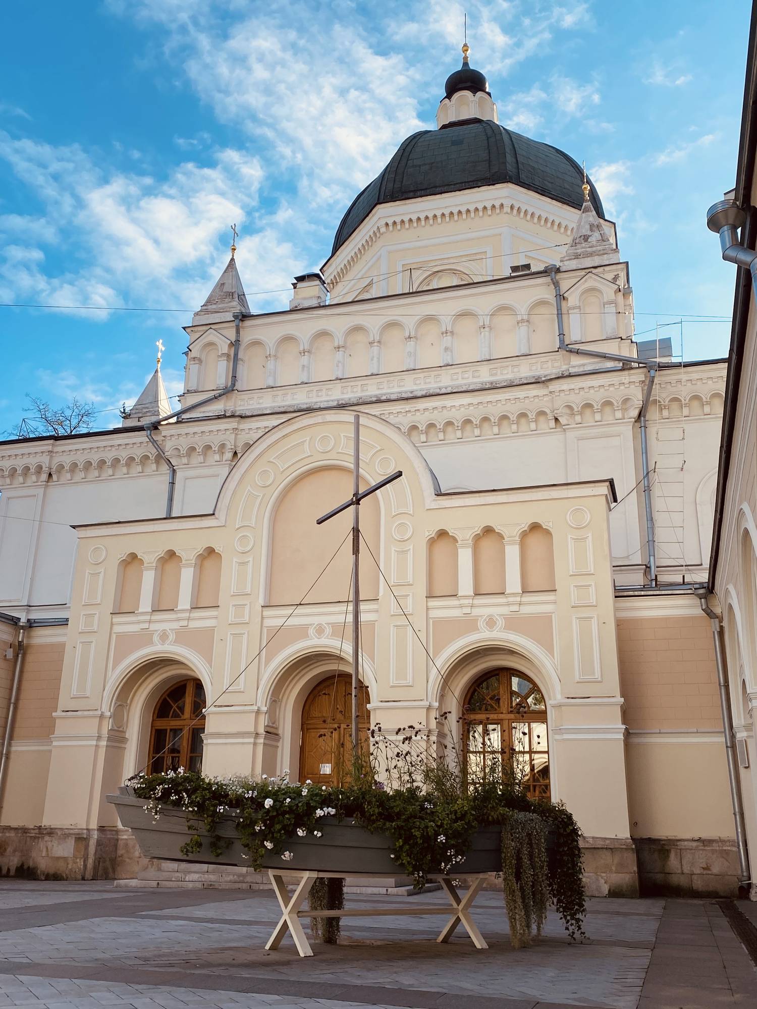 Святые и падшие, городские контрасты