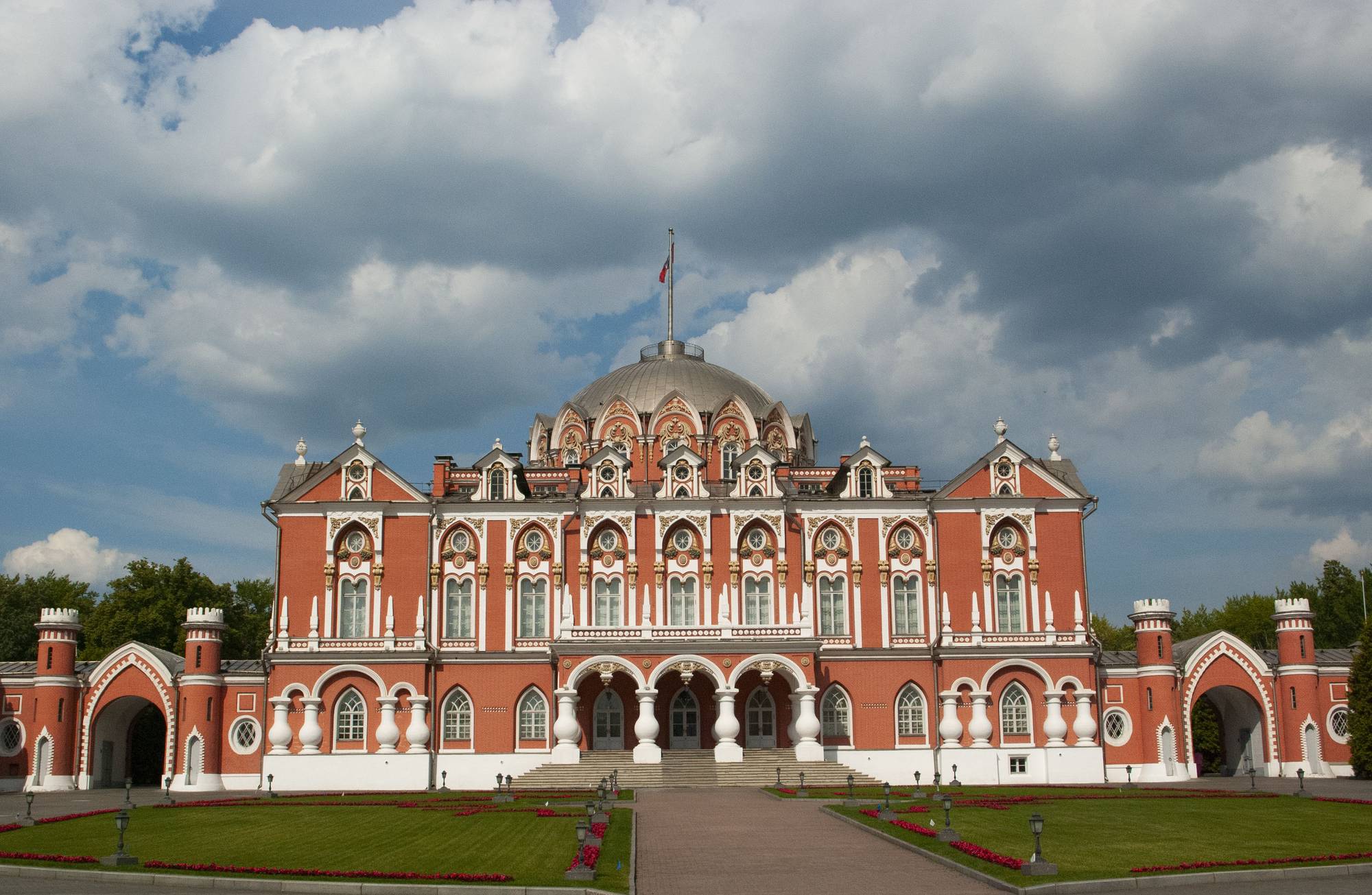 Петровский парк. Искусство и наука, спорт и праздники «Московского Версаля»