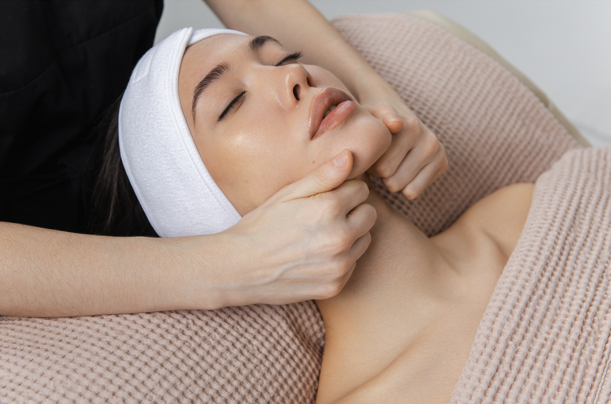 Обложка места Студии ухода за лицом и телом FaceRoom