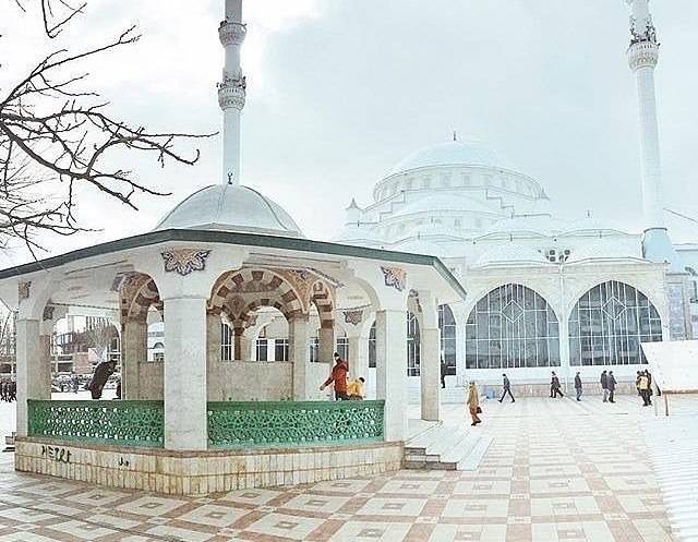 Обложка места Центральная Джума-мечеть — Юсуф Бей Джами