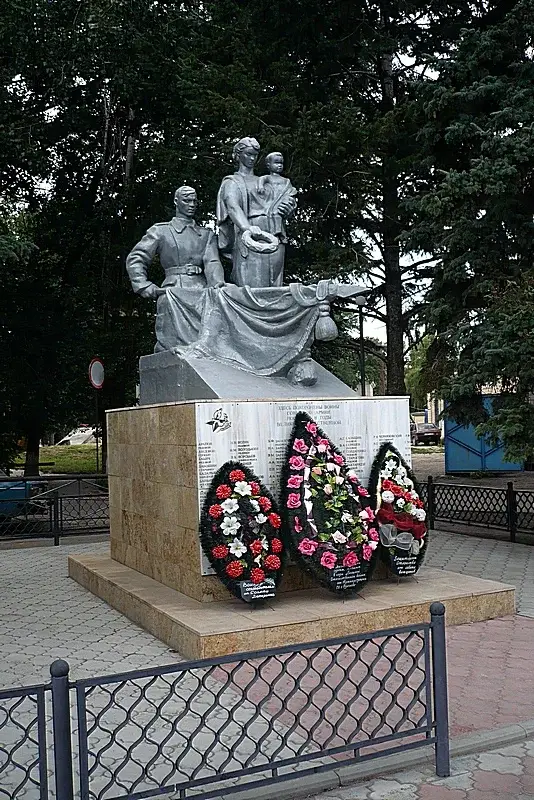 Обложка места Памятник – братская могила участников Великой Отечественной войны