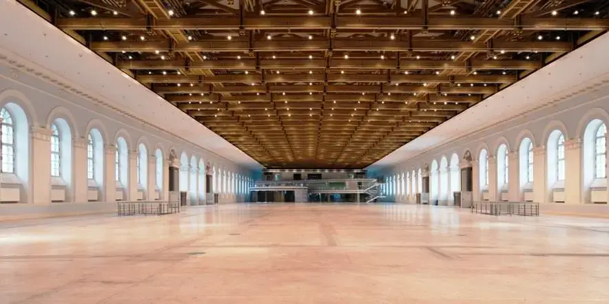 Обложка места Центральный выставочный зал «Манеж»