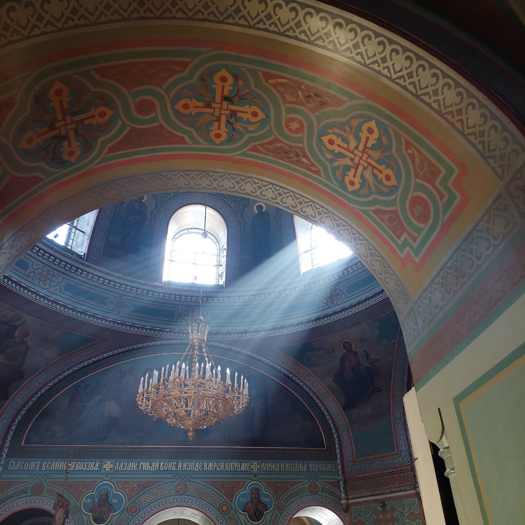 Путешествие в вечность: экскурсия по Смоленскому православному кладбищу