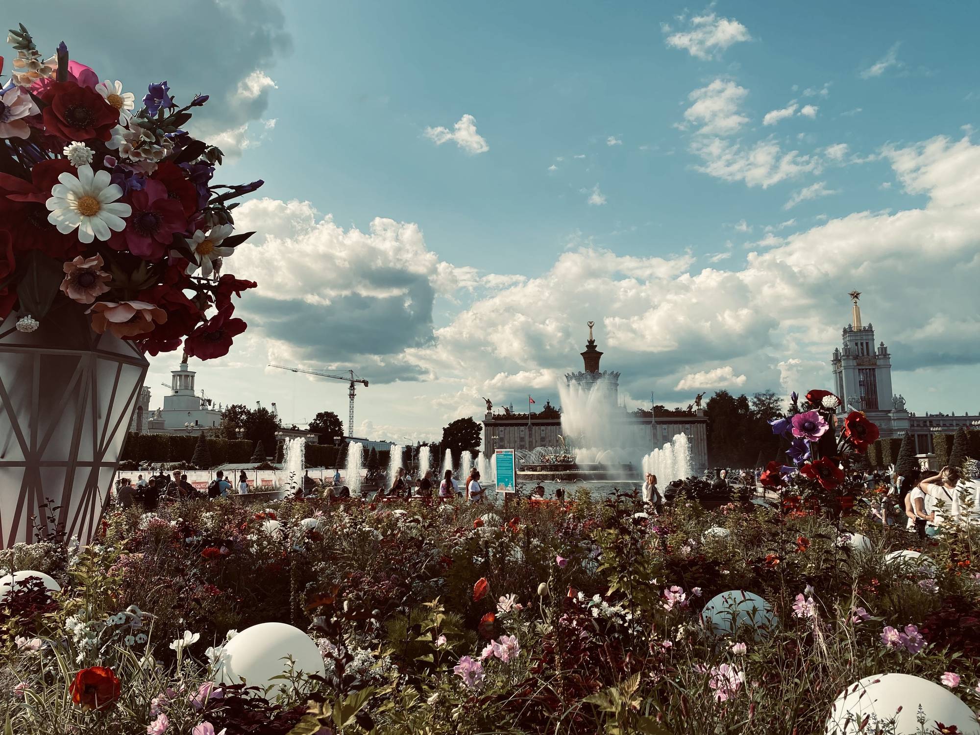 От «Золотых колосьев» до «Космоса»: парад планет ВДНХ