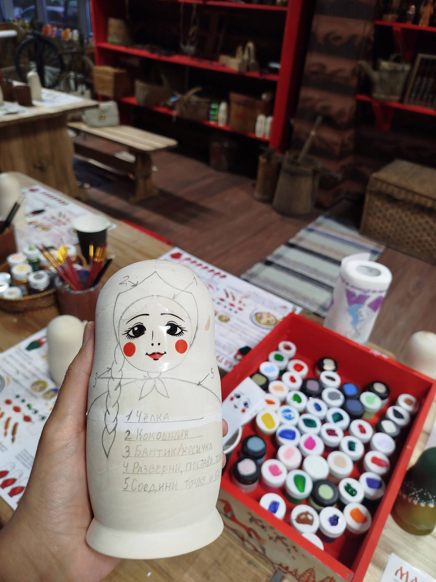 Мастер-класс по росписи матрёшки с чаепитием в музее «Изба-Забава»