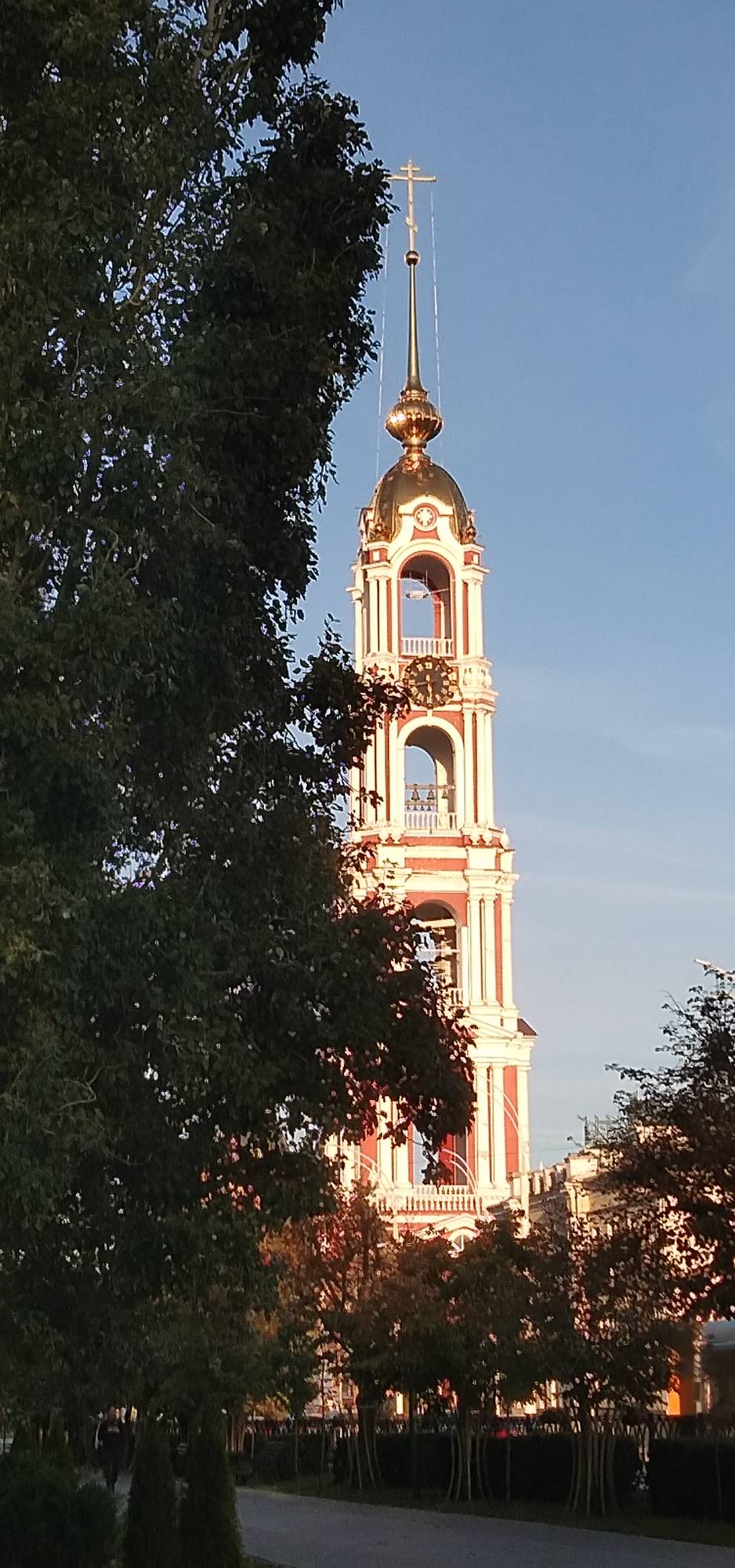 Детективная история прапорщика Л. или Загадки одной поэмы