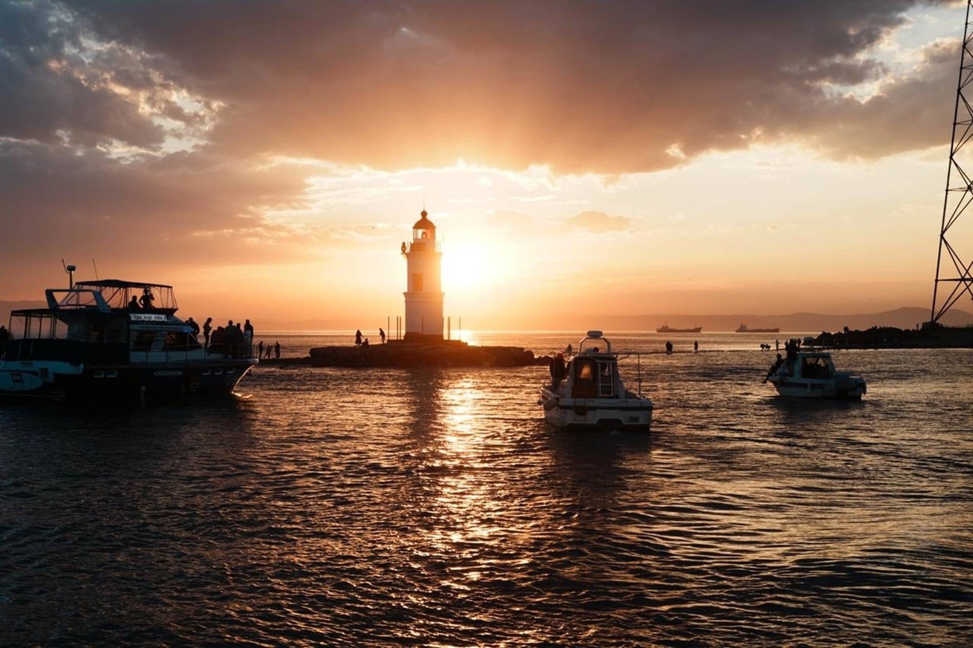 Вечерняя морская прогулка на катере «Огни и Мосты Владивостока»