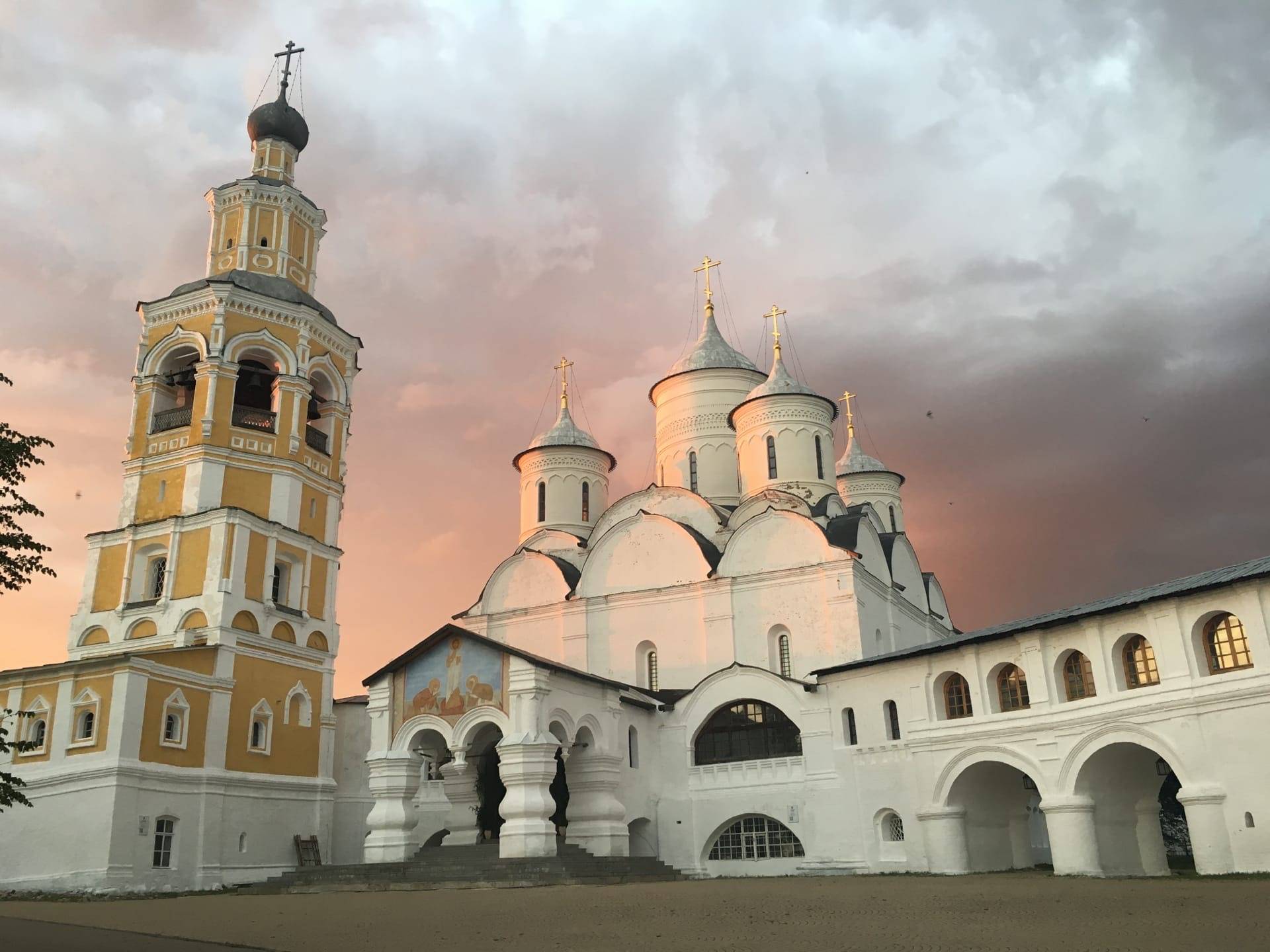 Древние монастыри Кирилловского тракта