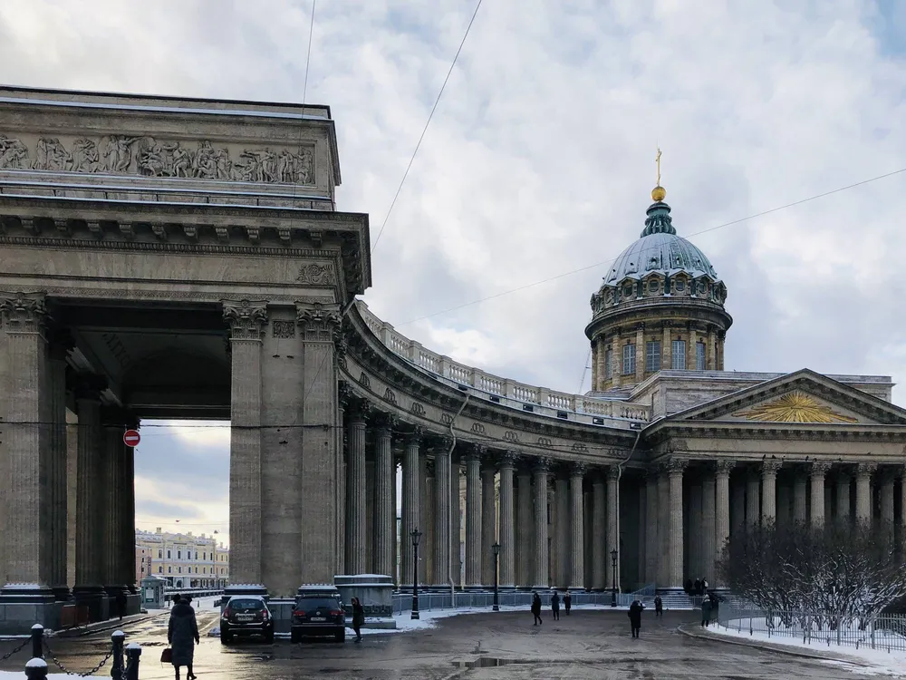 От шпилей до подземелий: обзорная экскурсия и тайны Петропавловки