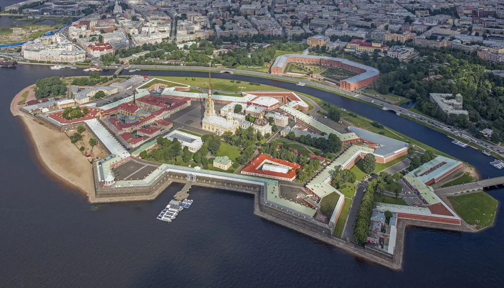 Петропавловская крепость на Заячьем острове с высоты в Петербурге