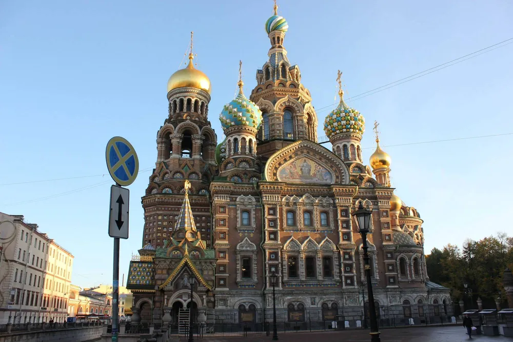 Храм Спаса на Крови с мозаичными куполами в Санкт-Петербурге